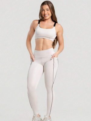 Conjunto Fitness Legging com Bolso e Top Bojo Off Creme